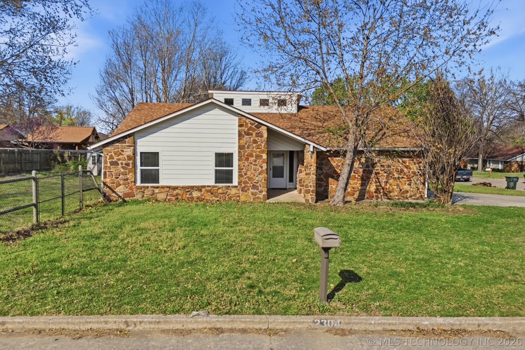 2304 N Dogwood Street, Owasso, OK 74055
