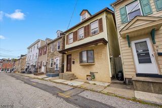 38 Fox St, Phillipsburg Town, NJ 08865