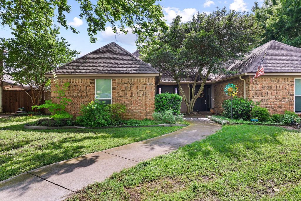 9317 Highedge Circle, Dallas, TX 75238