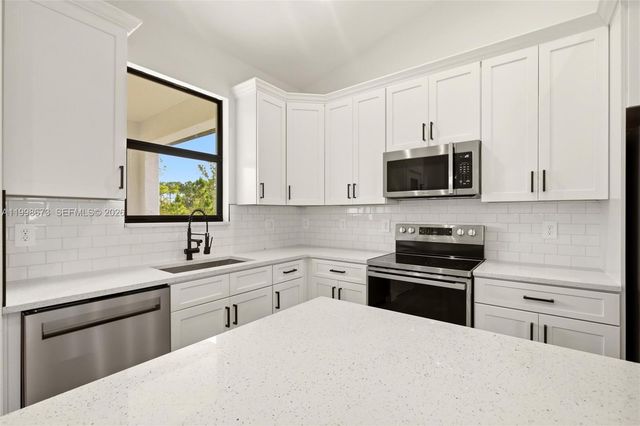 7322 Granada Boulevard, Sebring, FL 33872