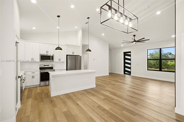 7322 Granada Boulevard, Sebring, FL 33872