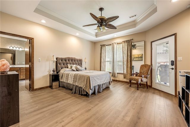 1300 N Oriole Avenue, Rogers, AR 72756