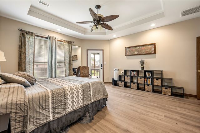 1300 N Oriole Avenue, Rogers, AR 72756