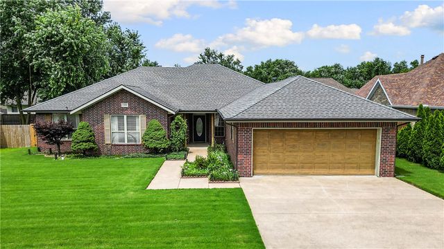 1300 N Oriole Avenue, Rogers, AR 72756