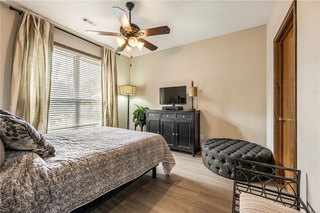 1300 N Oriole Avenue, Rogers, AR 72756