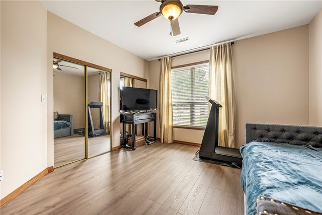 1300 N Oriole Avenue, Rogers, AR 72756