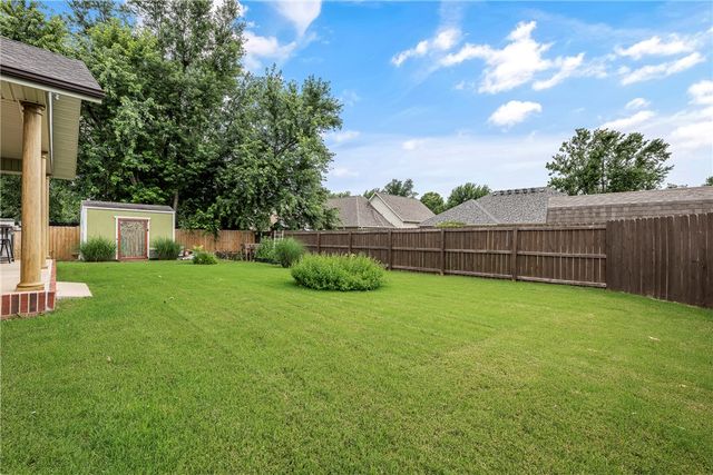 1300 N Oriole Avenue, Rogers, AR 72756
