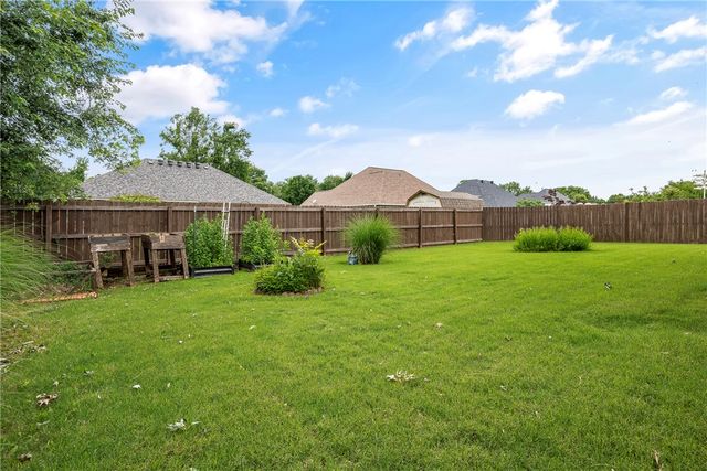 1300 N Oriole Avenue, Rogers, AR 72756