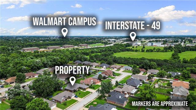 1300 N Oriole Avenue, Rogers, AR 72756