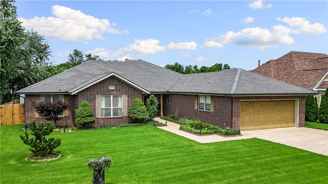1300 N Oriole Avenue, Rogers, AR 72756