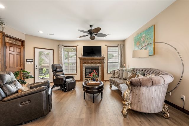 1300 N Oriole Avenue, Rogers, AR 72756