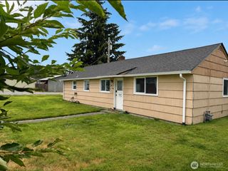 805 1/2 4TH Avenue SW, Puyallup, WA 98371