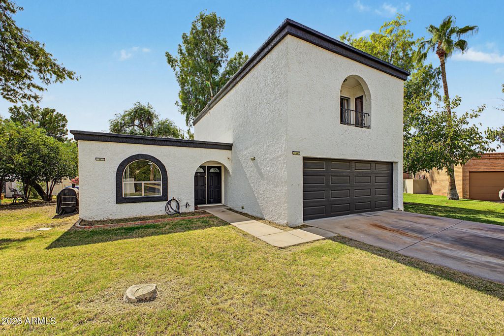 658 W PORT AU PRINCE Lane, Phoenix, AZ 85023 — photo 2