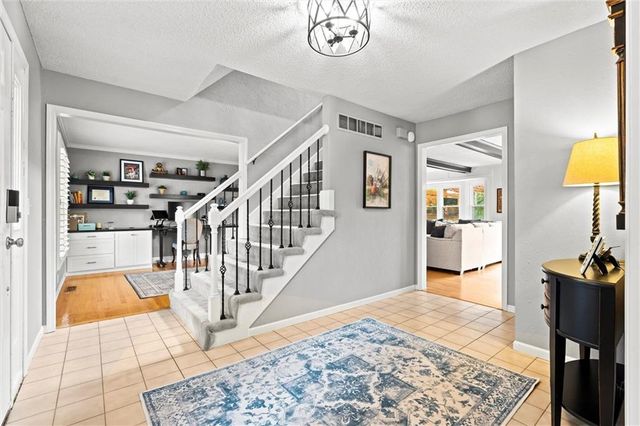 8110 W 117th Street, Overland Park, KS 66210