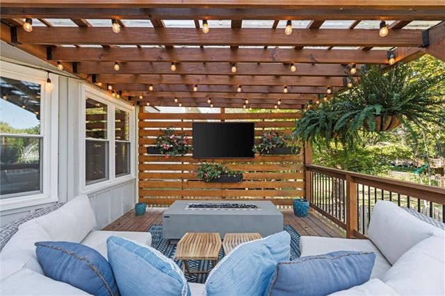 8110 W 117th Street, Overland Park, KS 66210