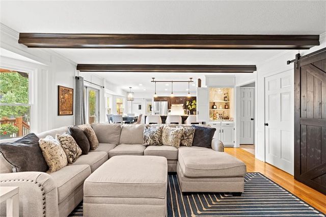 8110 W 117th Street, Overland Park, KS 66210