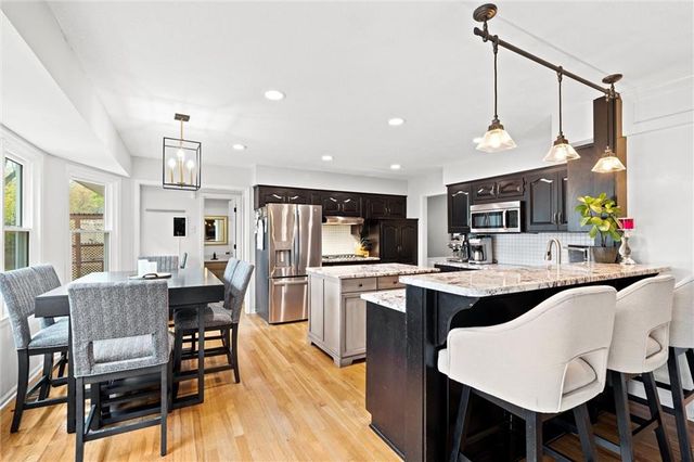 8110 W 117th Street, Overland Park, KS 66210