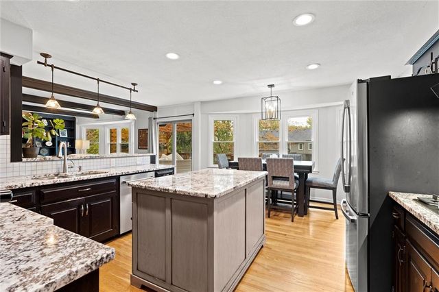 8110 W 117th Street, Overland Park, KS 66210