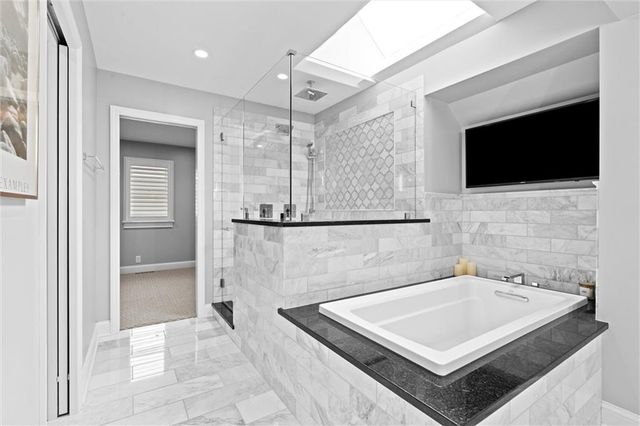 8110 W 117th Street, Overland Park, KS 66210