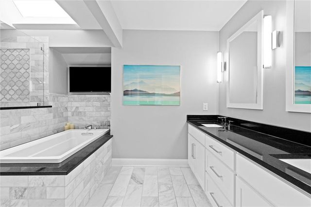 8110 W 117th Street, Overland Park, KS 66210