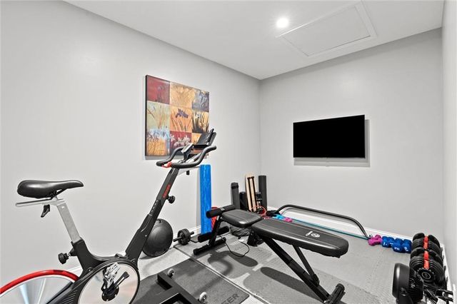 8110 W 117th Street, Overland Park, KS 66210