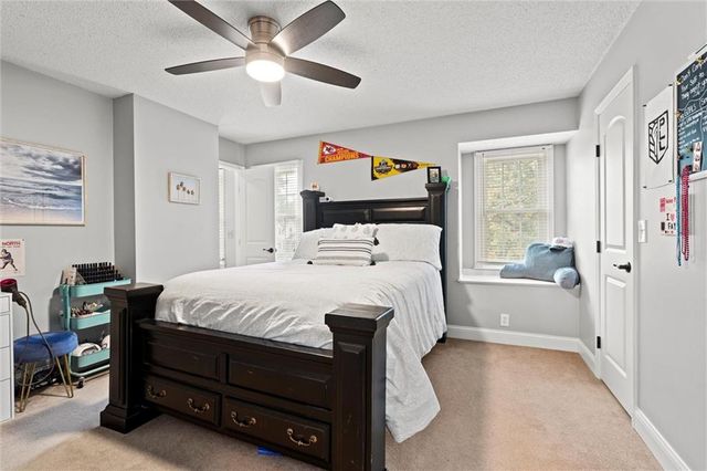 8110 W 117th Street, Overland Park, KS 66210