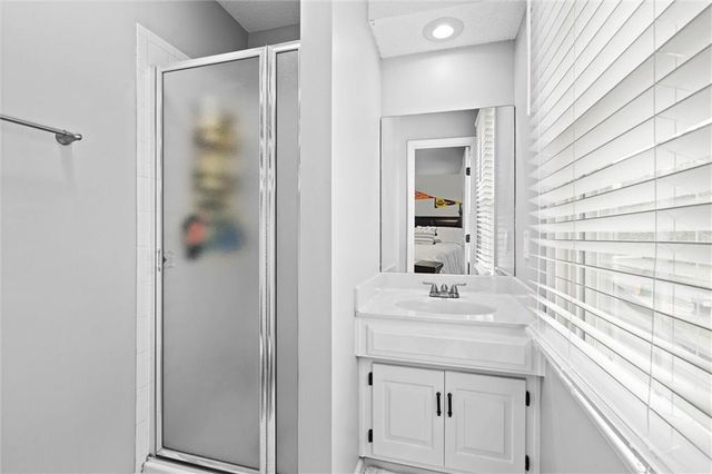 8110 W 117th Street, Overland Park, KS 66210