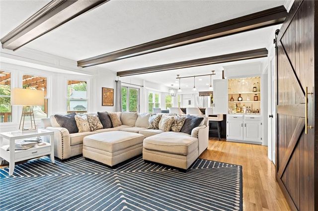 8110 W 117th Street, Overland Park, KS 66210