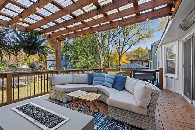 8110 W 117th Street, Overland Park, KS 66210