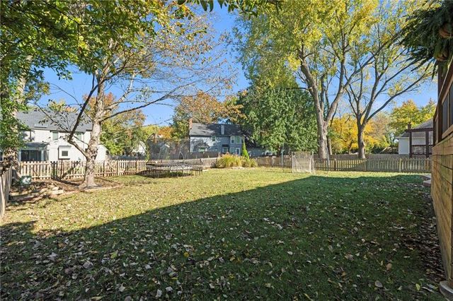 8110 W 117th Street, Overland Park, KS 66210