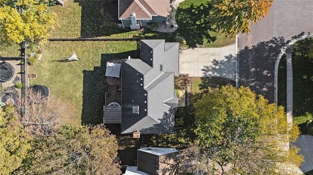 8110 W 117th Street, Overland Park, KS 66210