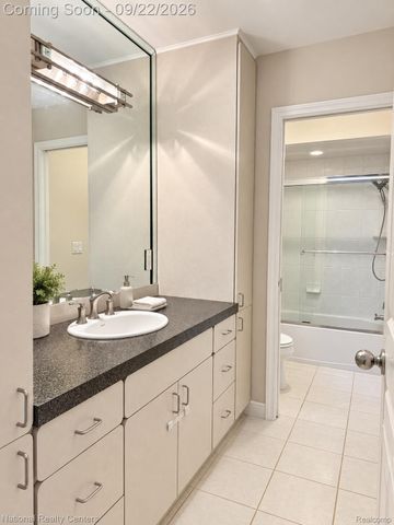 5612 Stanhope Street, West Bloomfield Charter Township, MI 48322