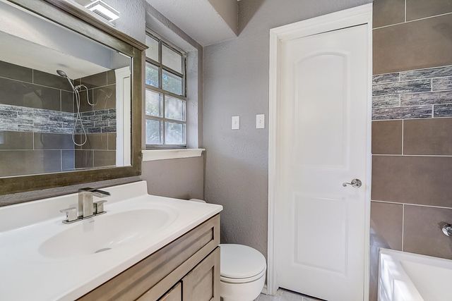 901 Lancaster Park Drive, Lancaster, TX 75146