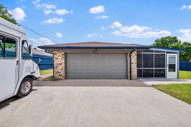 901 Lancaster Park Drive, Lancaster, TX 75146
