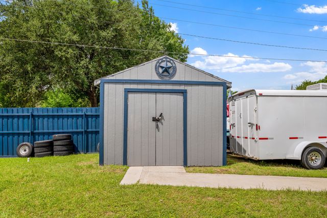 901 Lancaster Park Drive, Lancaster, TX 75146