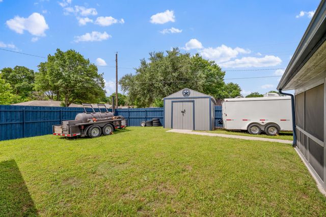 901 Lancaster Park Drive, Lancaster, TX 75146
