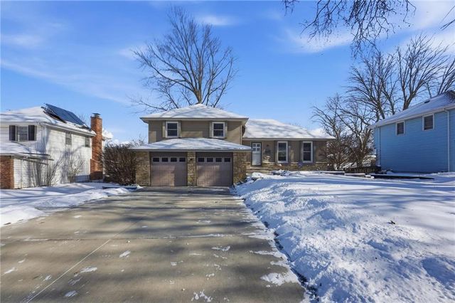 6009 EARNSHAW Street, Shawnee, KS 66216