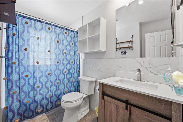 6009 EARNSHAW Street, Shawnee, KS 66216