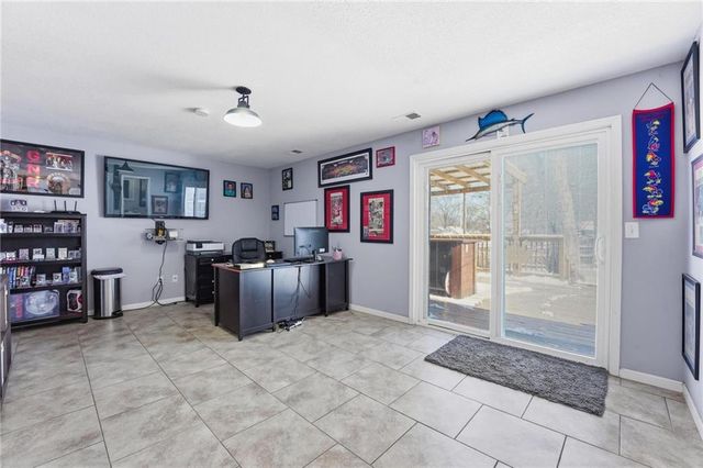 6009 EARNSHAW Street, Shawnee, KS 66216