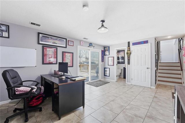 6009 EARNSHAW Street, Shawnee, KS 66216