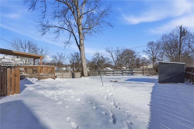 6009 EARNSHAW Street, Shawnee, KS 66216