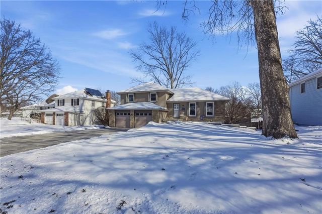 6009 EARNSHAW Street, Shawnee, KS 66216