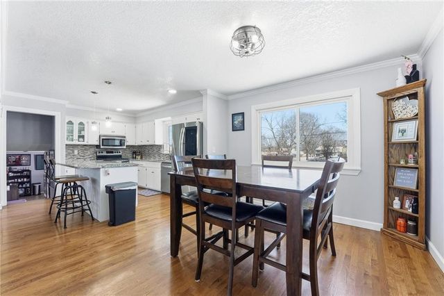 6009 EARNSHAW Street, Shawnee, KS 66216