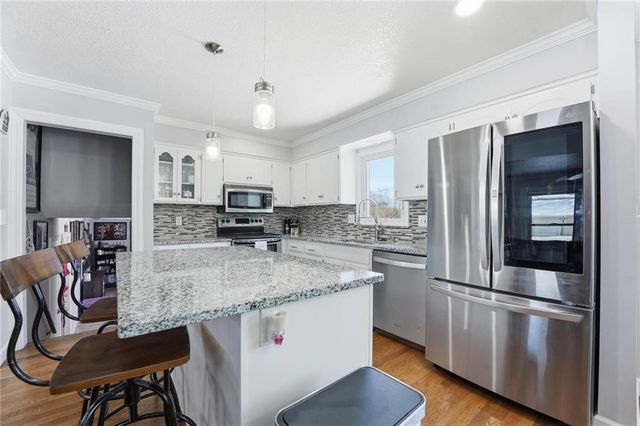 6009 EARNSHAW Street, Shawnee, KS 66216