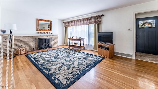 6903 E Sprague Road, Independence, OH 44131