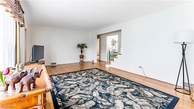 6903 E Sprague Road, Independence, OH 44131