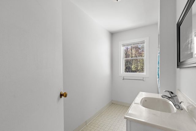 52 Clear Pond Rd, Lakeville, MA 02347