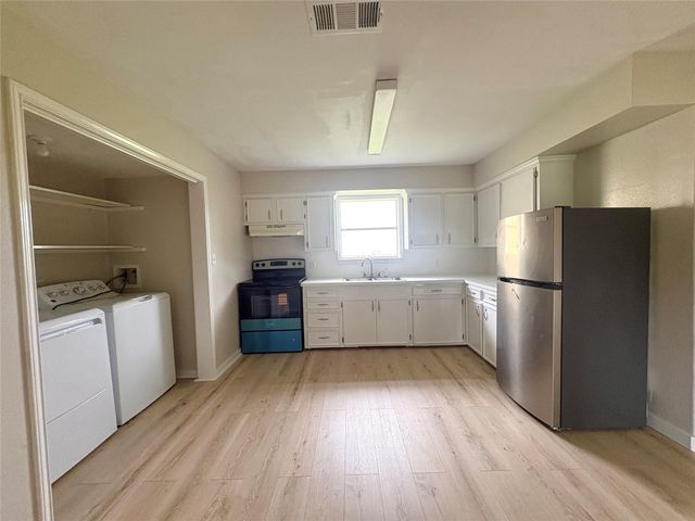 3515 5th Street, Bay City, TX 77414