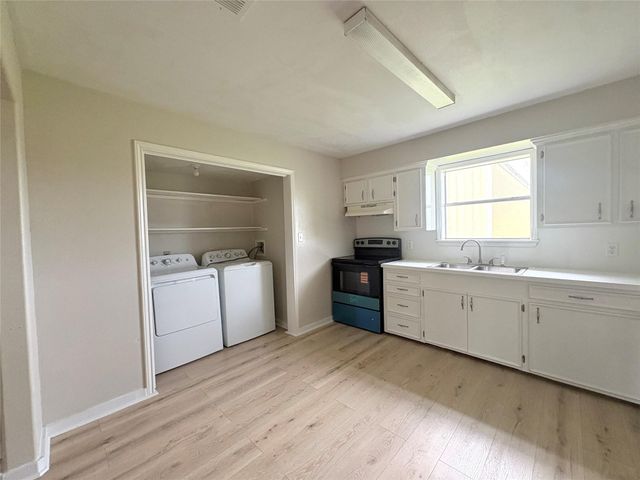 3515 5th Street, Bay City, TX 77414