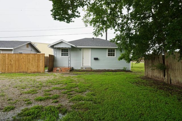 3515 5th Street, Bay City, TX 77414